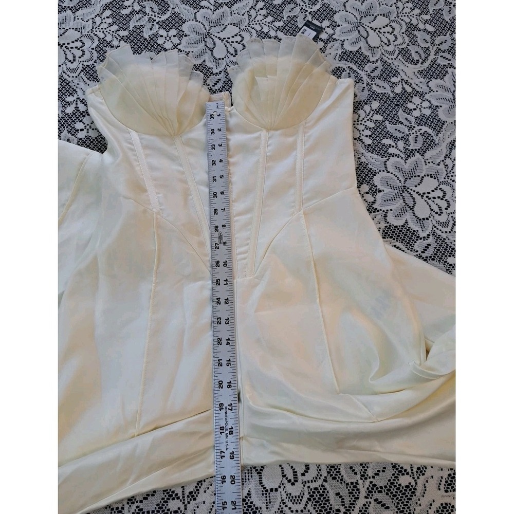 PrettyLittleThing Jumpsuit Size 6 Cream Satin Bandeau Corset Coquette Zip NWT - Picture 7 of 9